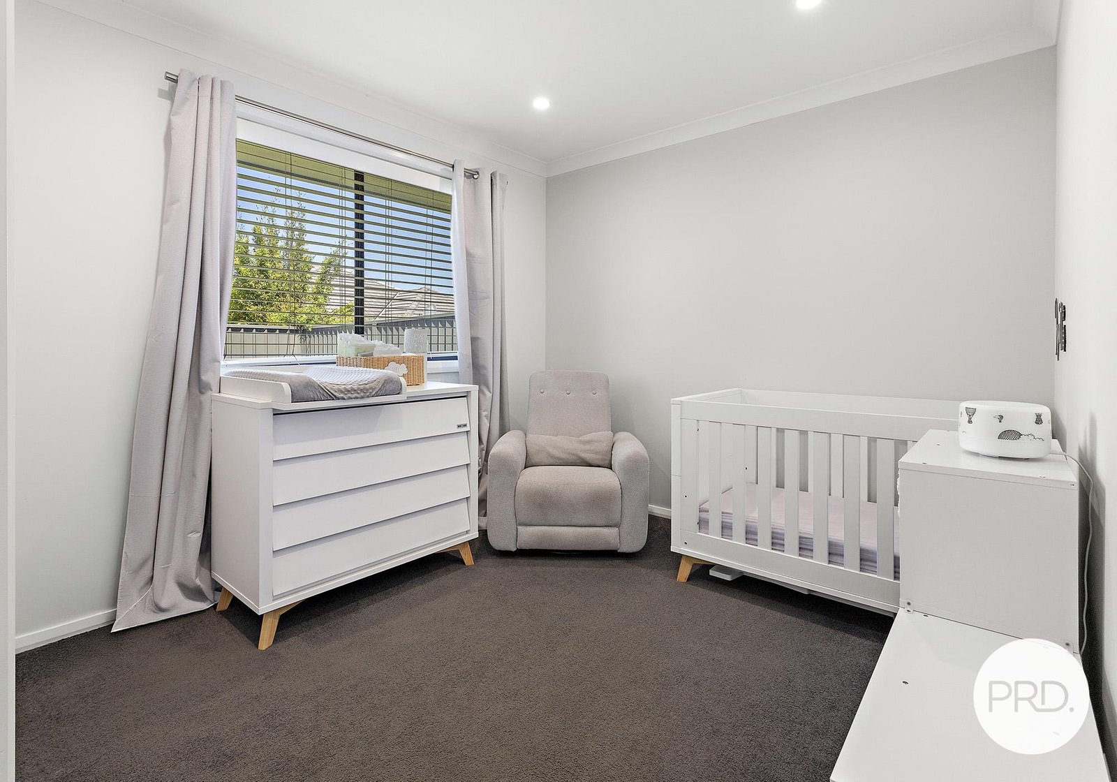 8 Polsson Street HORSLEY 11