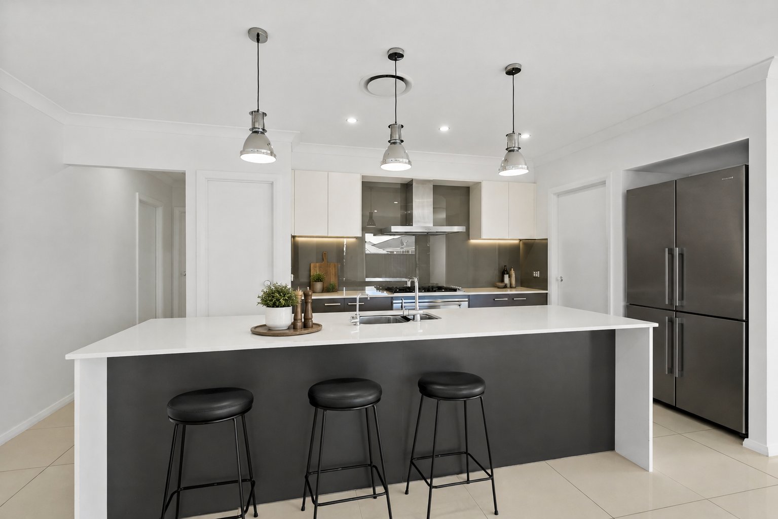 8 Polsson Street HORSLEY 2