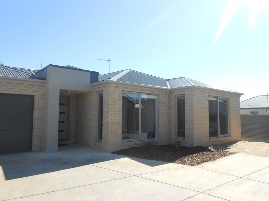 8 Pozieres Place SEBASTOPOL 1