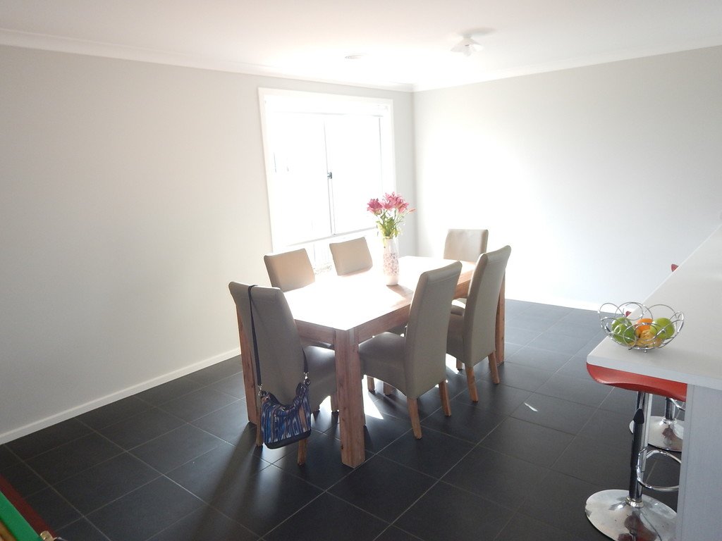 8 Pozieres Place SEBASTOPOL 4