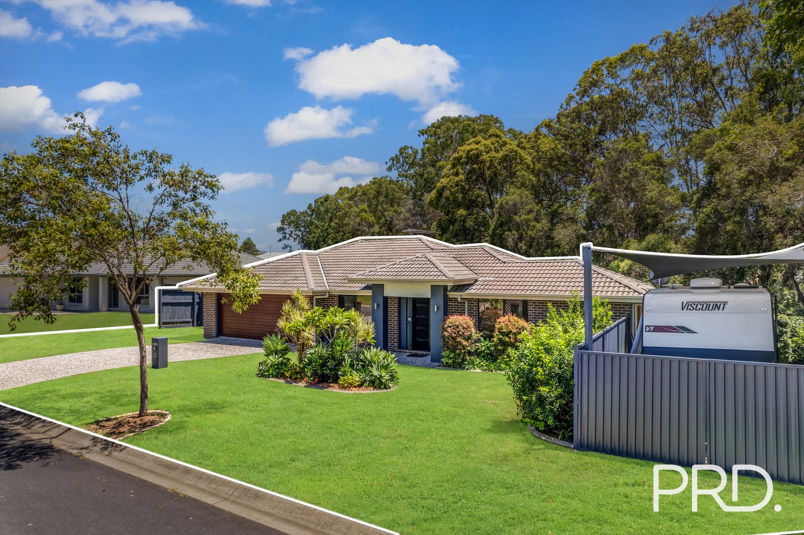 8 PYRUS Place REDLAND BAY 2