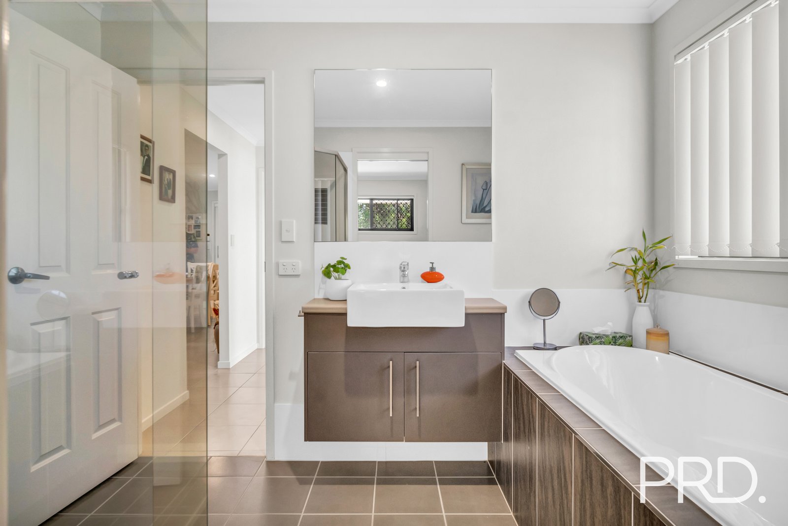 8 PYRUS Place REDLAND BAY 18