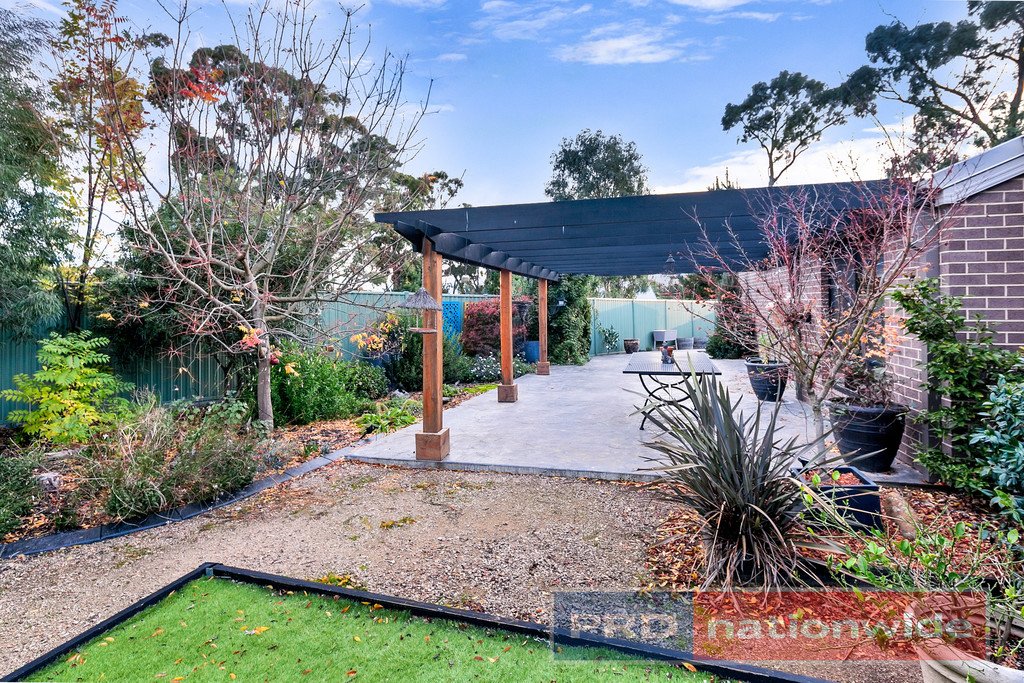 8 Rattray Court CANADIAN 8