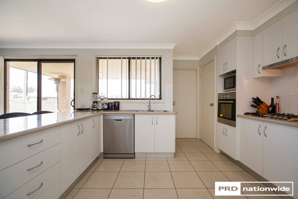 8 Red Cedar Cove TAMWORTH 3