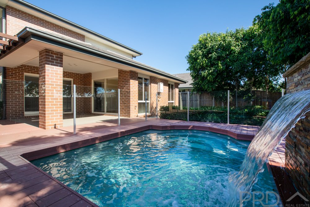 8 Redtail Street CHISHOLM 9