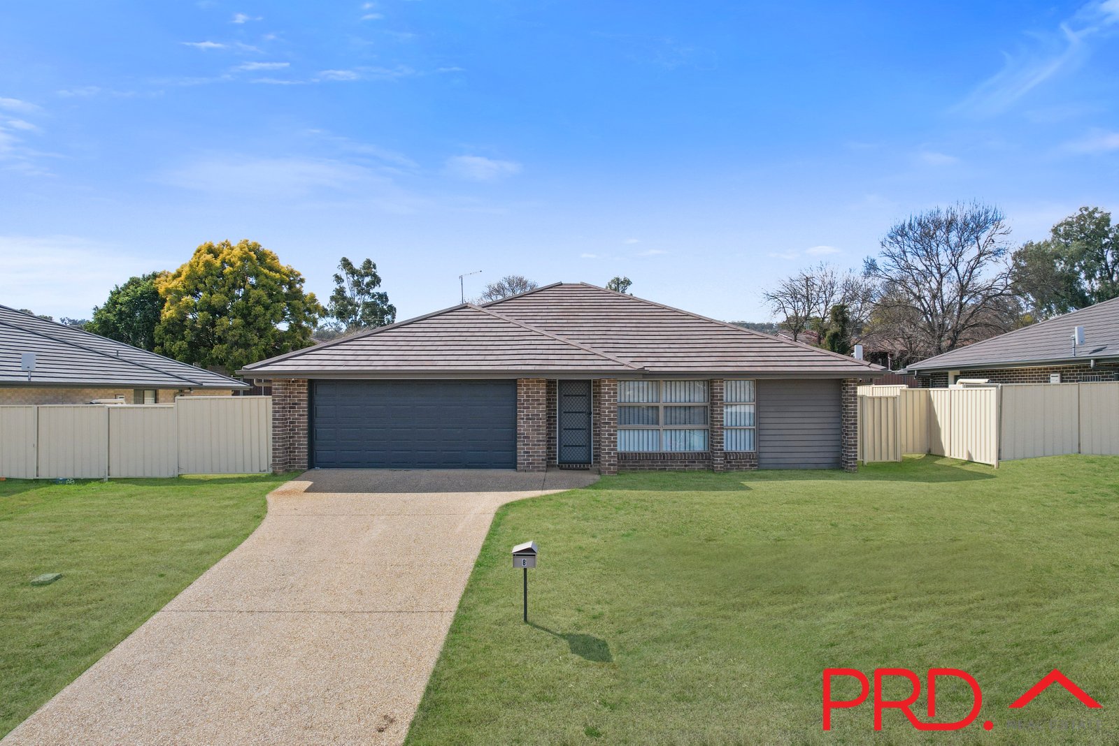 8 Regal Park Drive TAMWORTH 1