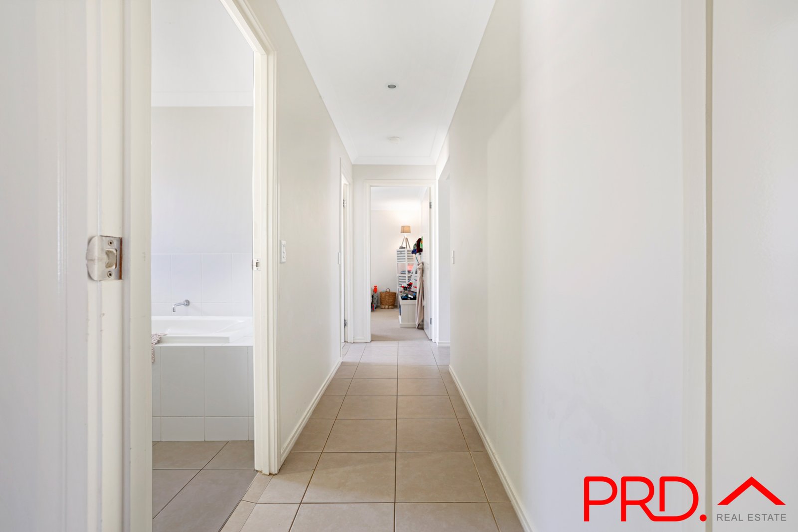 8 Regal Park Drive TAMWORTH 7