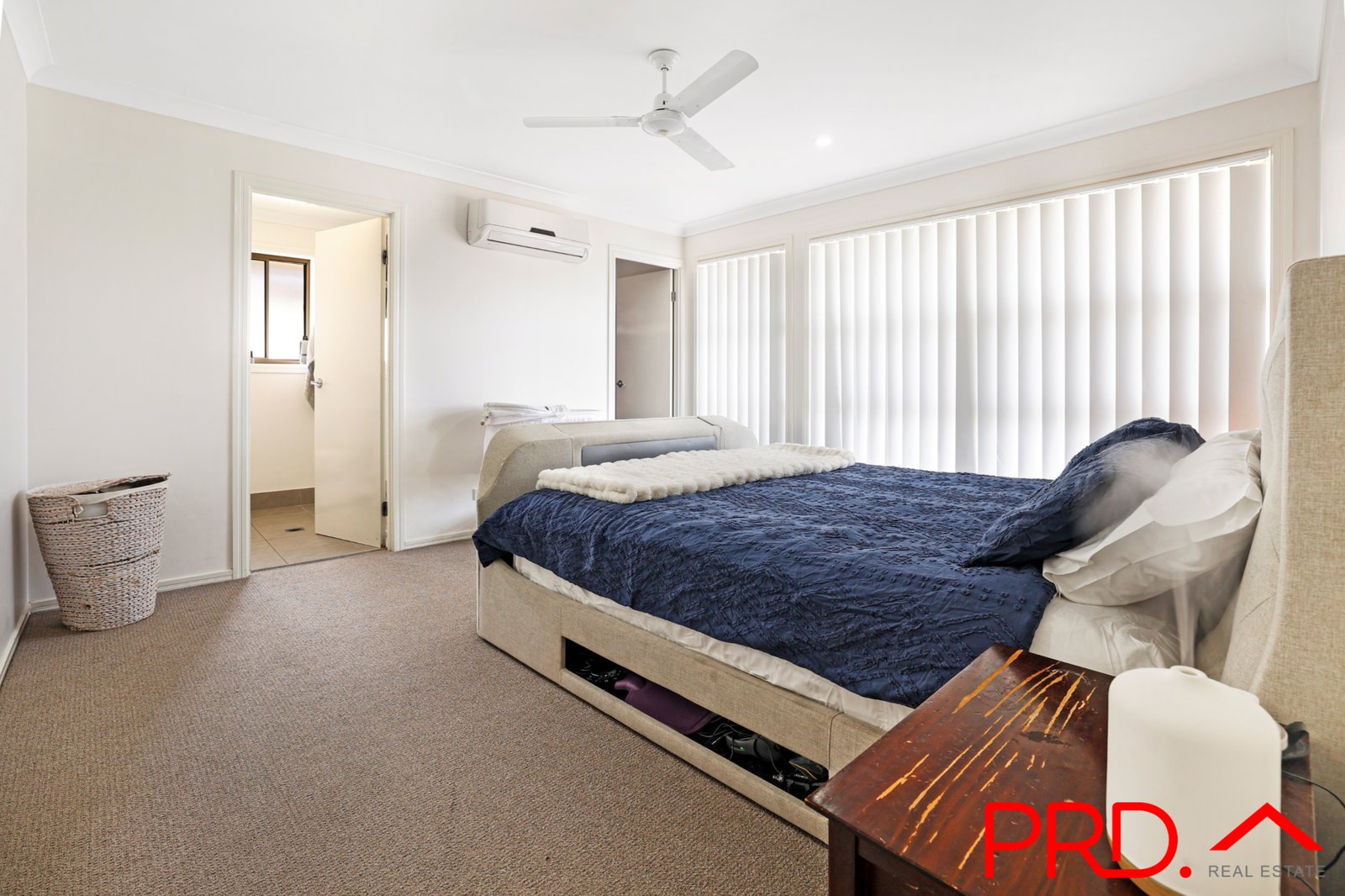 8 Regal Park Drive TAMWORTH 9