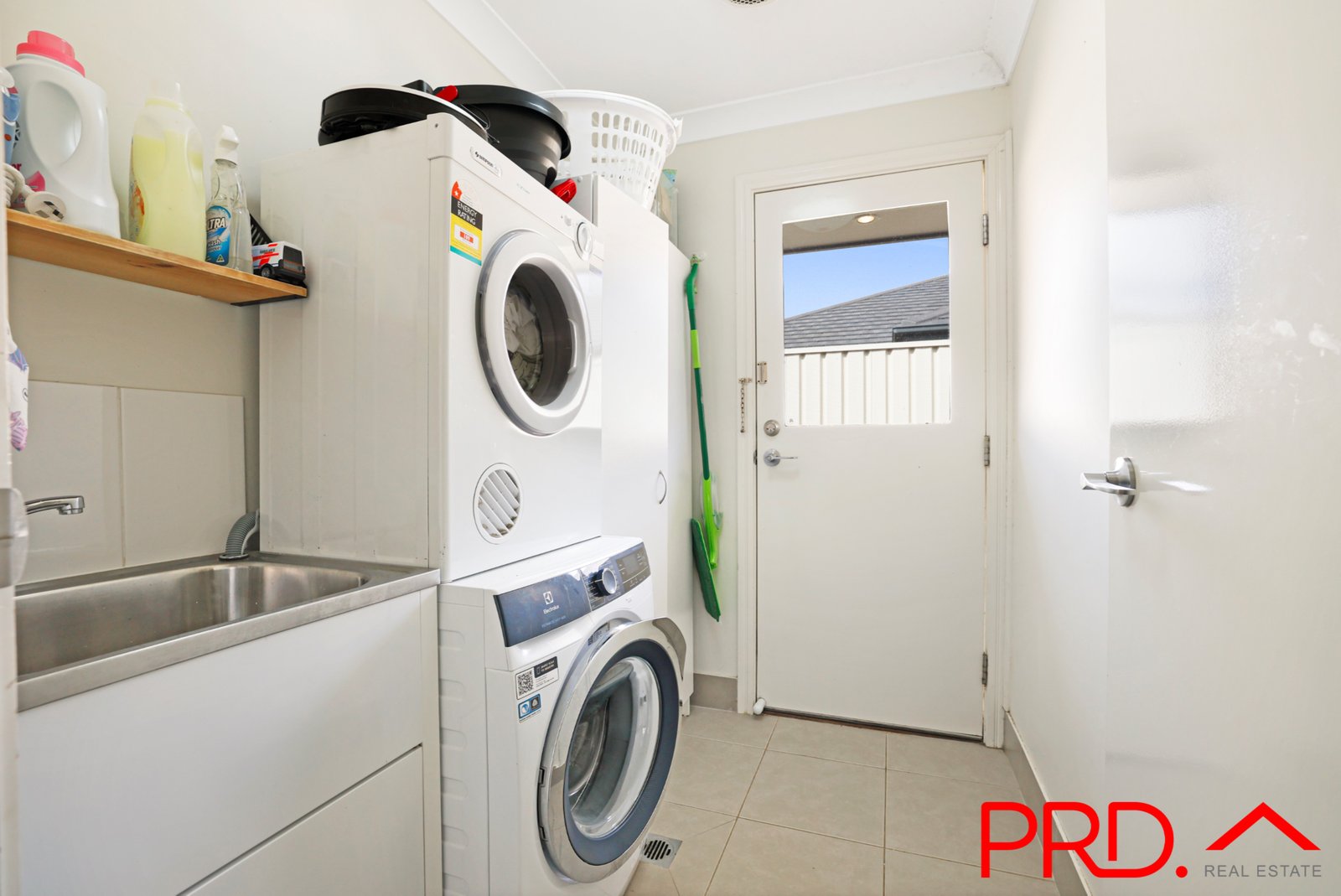 8 Regal Park Drive TAMWORTH 14