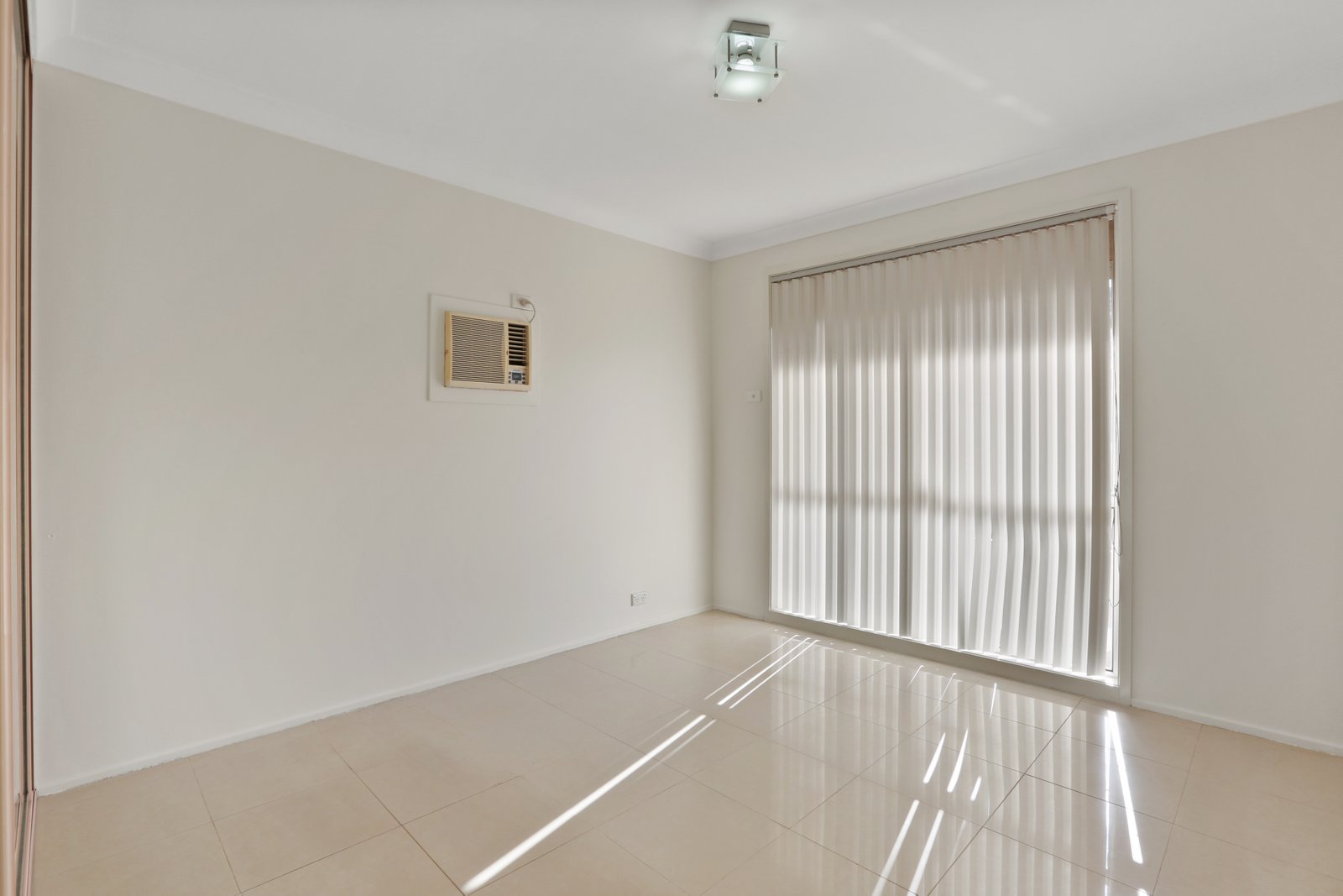 8 Regency Crescent BERKELEY 6