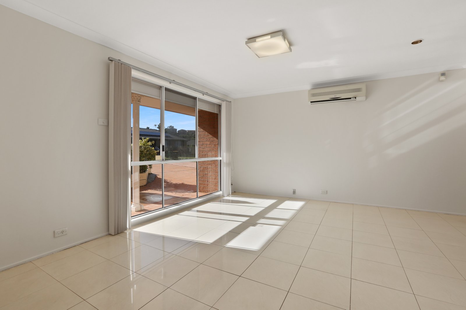 8 Regency Crescent BERKELEY 3