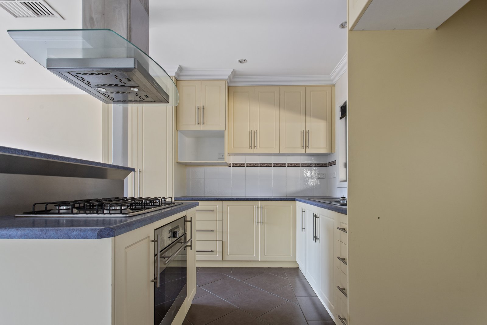 8 Retreat Road FLORA HILL 2