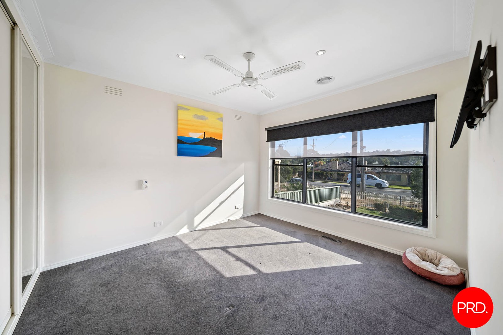 8 Retreat Road FLORA HILL 11