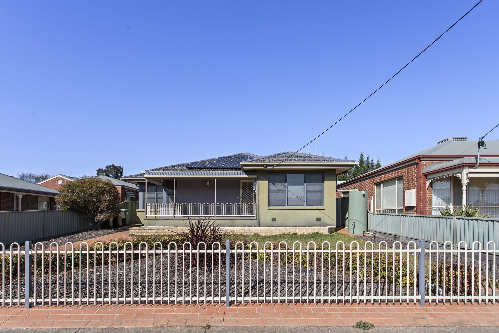 8 Retreat Road FLORA HILL 2