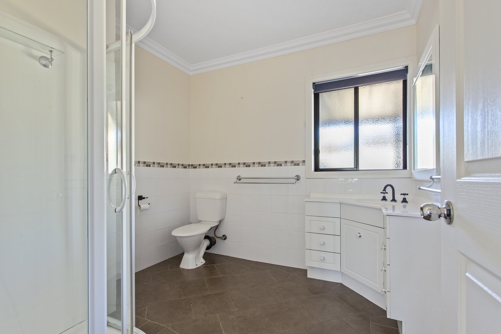 8 Retreat Road FLORA HILL 8