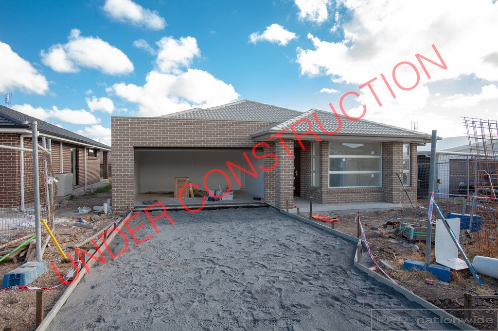 8 Ridgmont Circuit THORNTON 1
