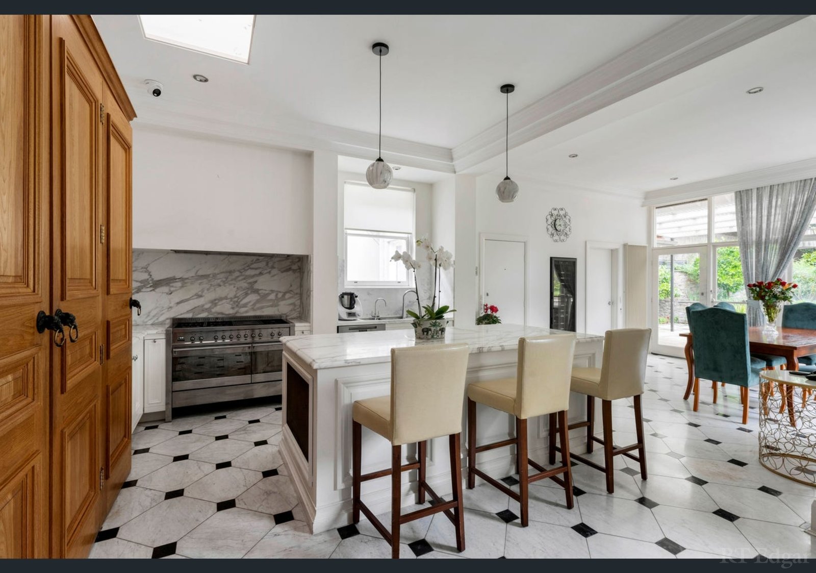 Real Estate and Property in 8 Robertson Street, Toorak, VIC