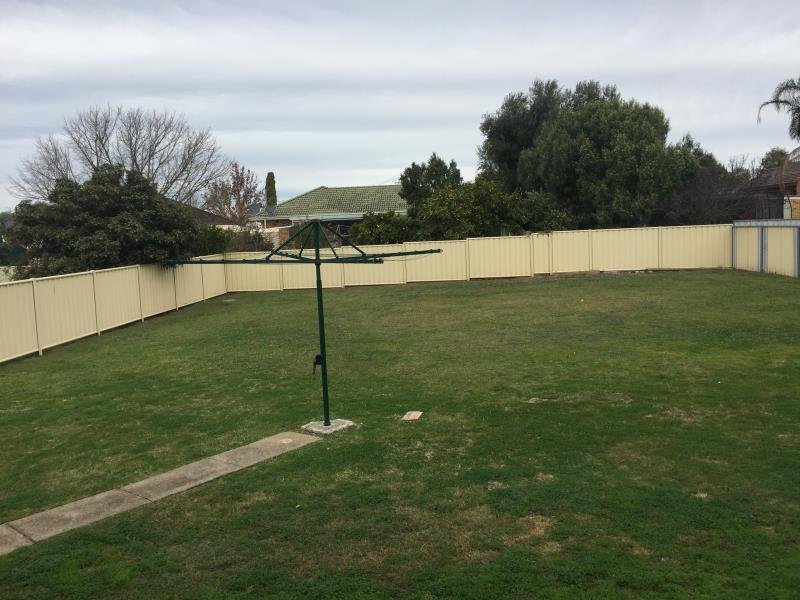 8 Robina Street TAMWORTH 8