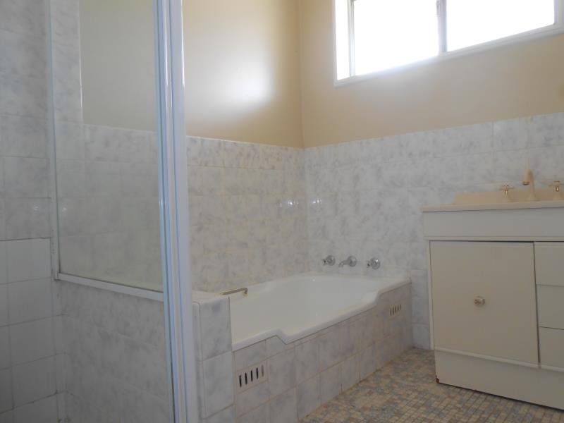 8 Robina Street TAMWORTH 6