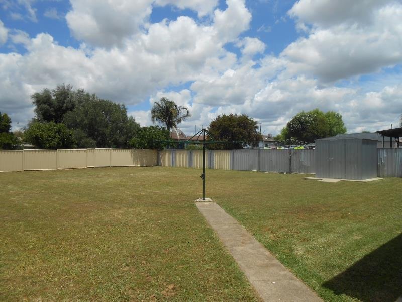 8 Robina Street TAMWORTH 8