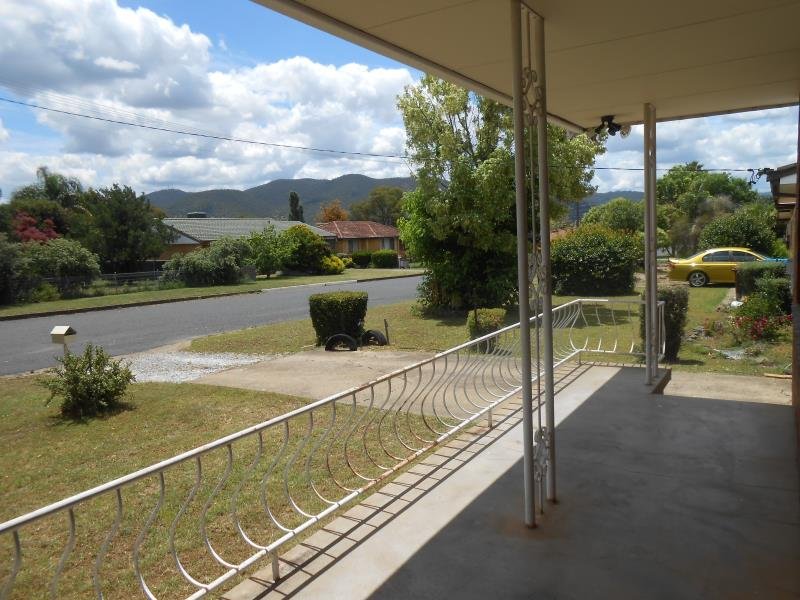 8 Robina Street TAMWORTH 9