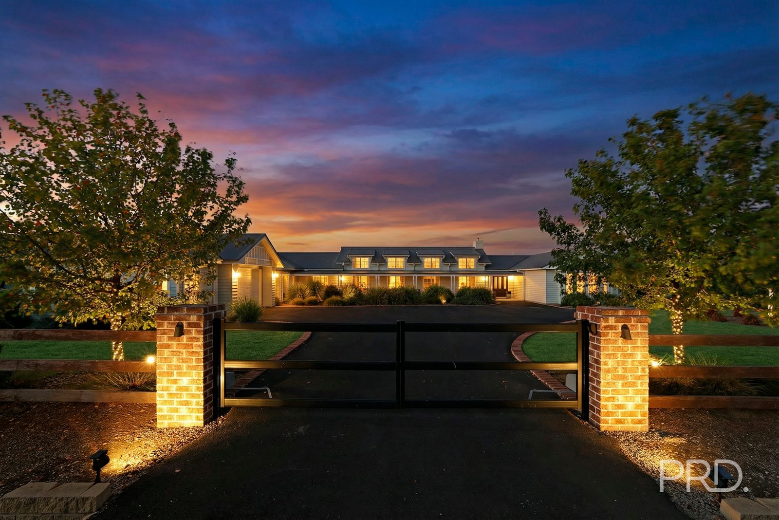 8 Rodeo Drive TAMWORTH 1