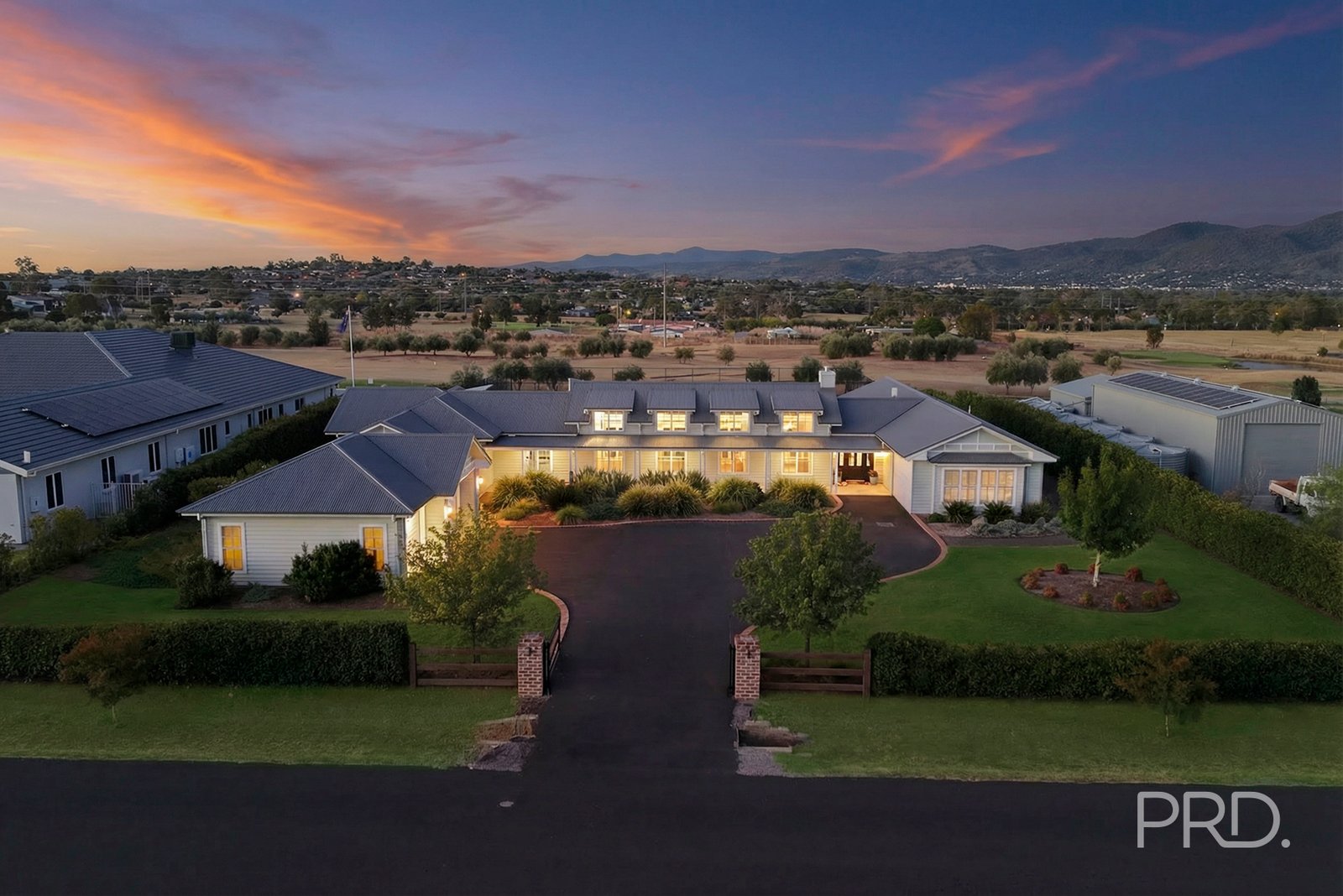 8 Rodeo Drive TAMWORTH 2