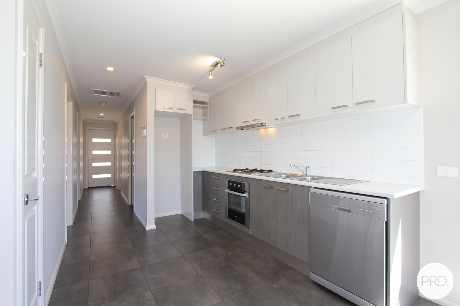 8 Ron Court CANADIAN 2