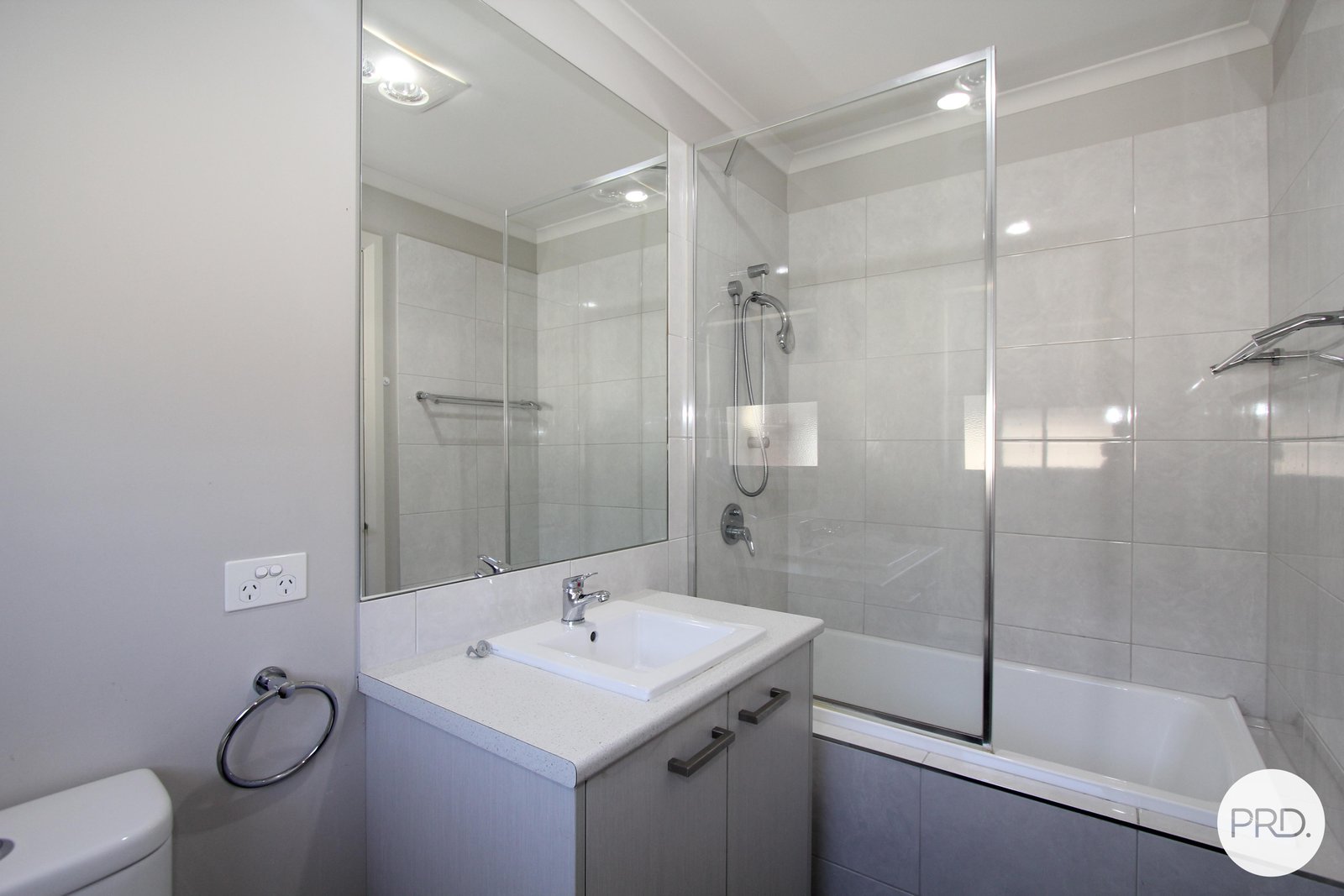 8 Ron Court CANADIAN 8