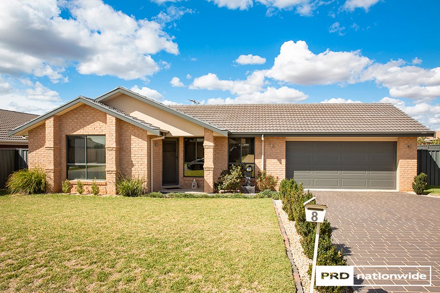 8 Rosella Avenue TAMWORTH 2