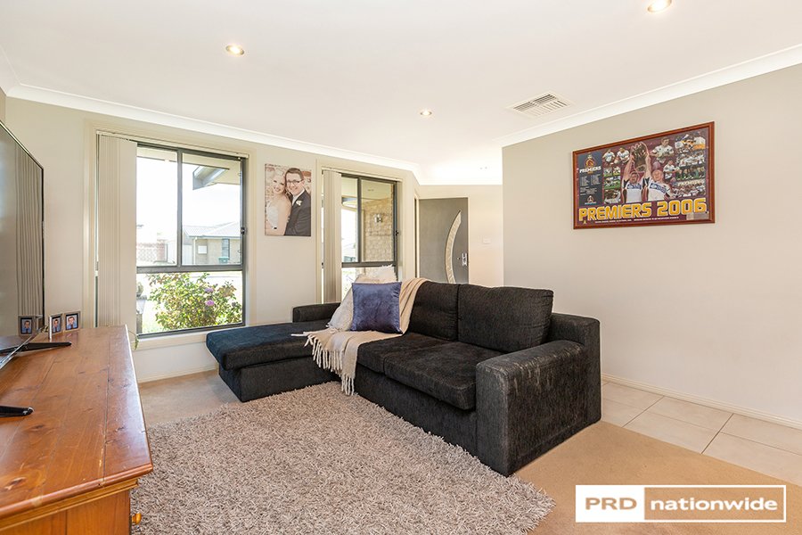 8 Rosella Avenue TAMWORTH 3