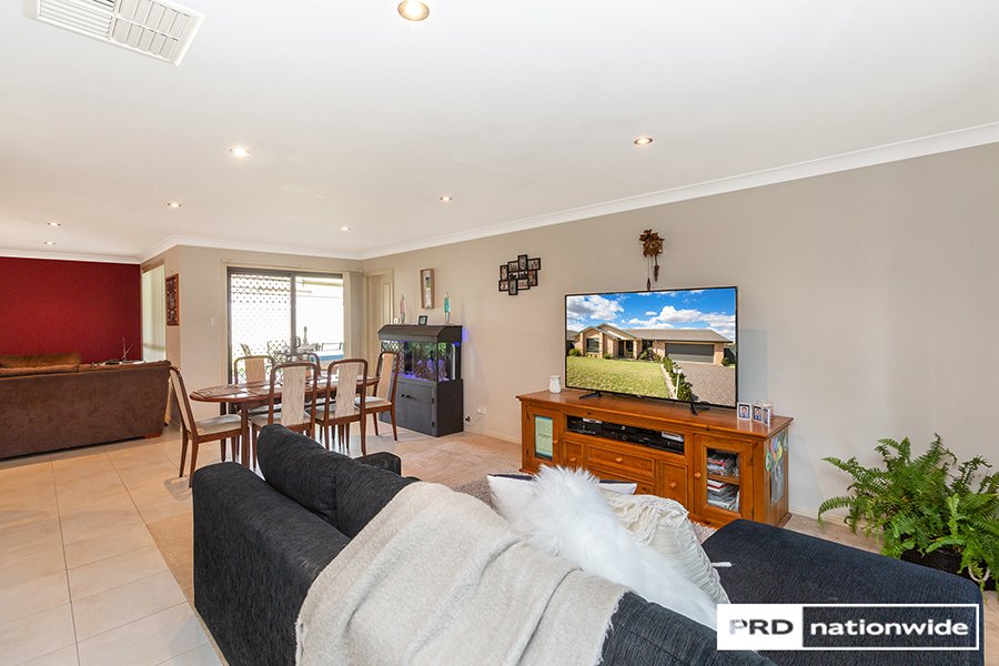 8 Rosella Avenue TAMWORTH 4
