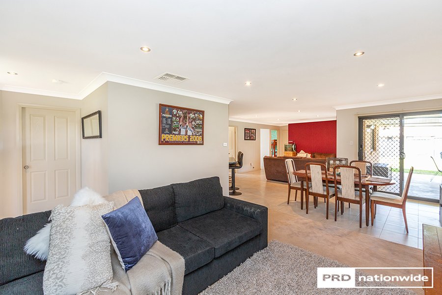 8 Rosella Avenue TAMWORTH 5