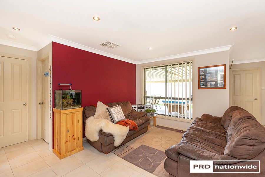 8 Rosella Avenue TAMWORTH 7