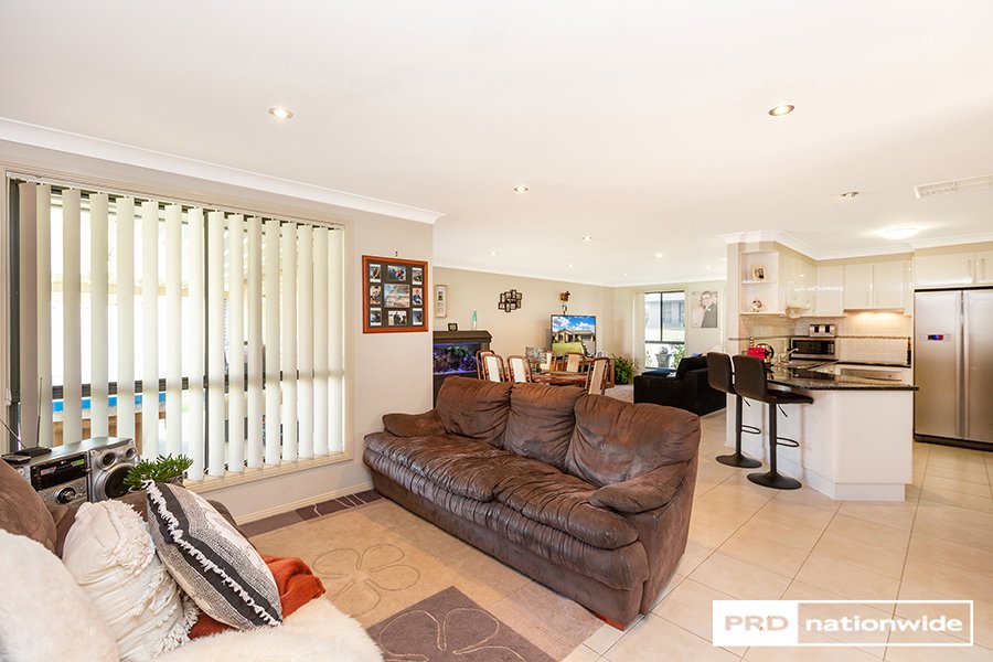 8 Rosella Avenue TAMWORTH 8