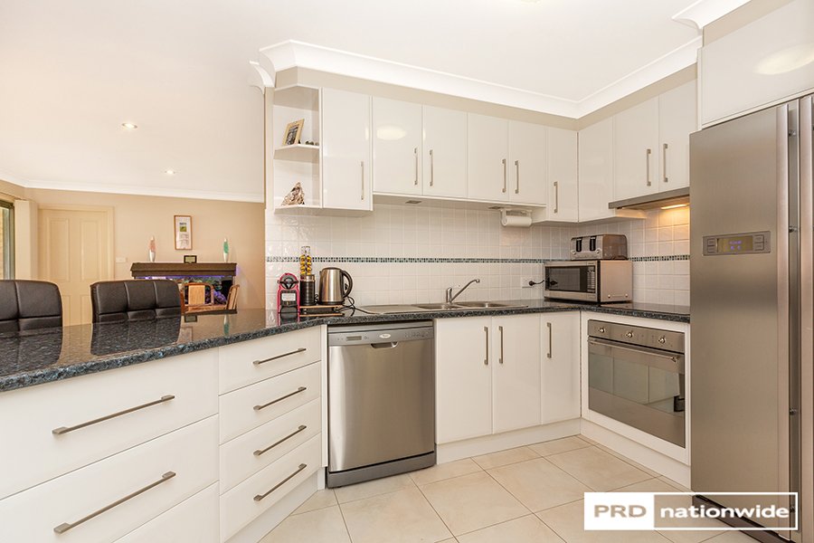 8 Rosella Avenue TAMWORTH 9