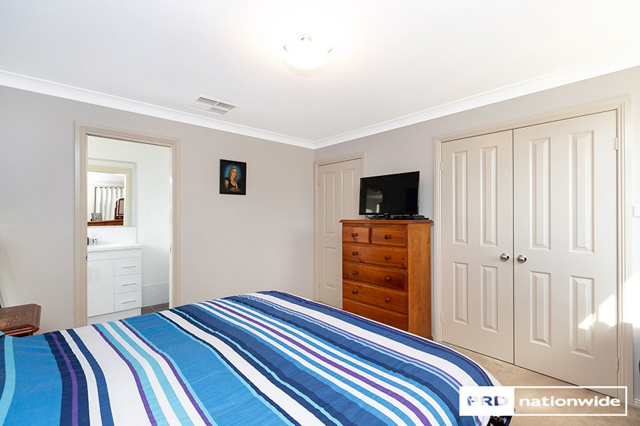 8 Rosella Avenue TAMWORTH 11