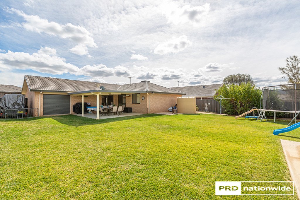 8 Rosella Avenue TAMWORTH 19