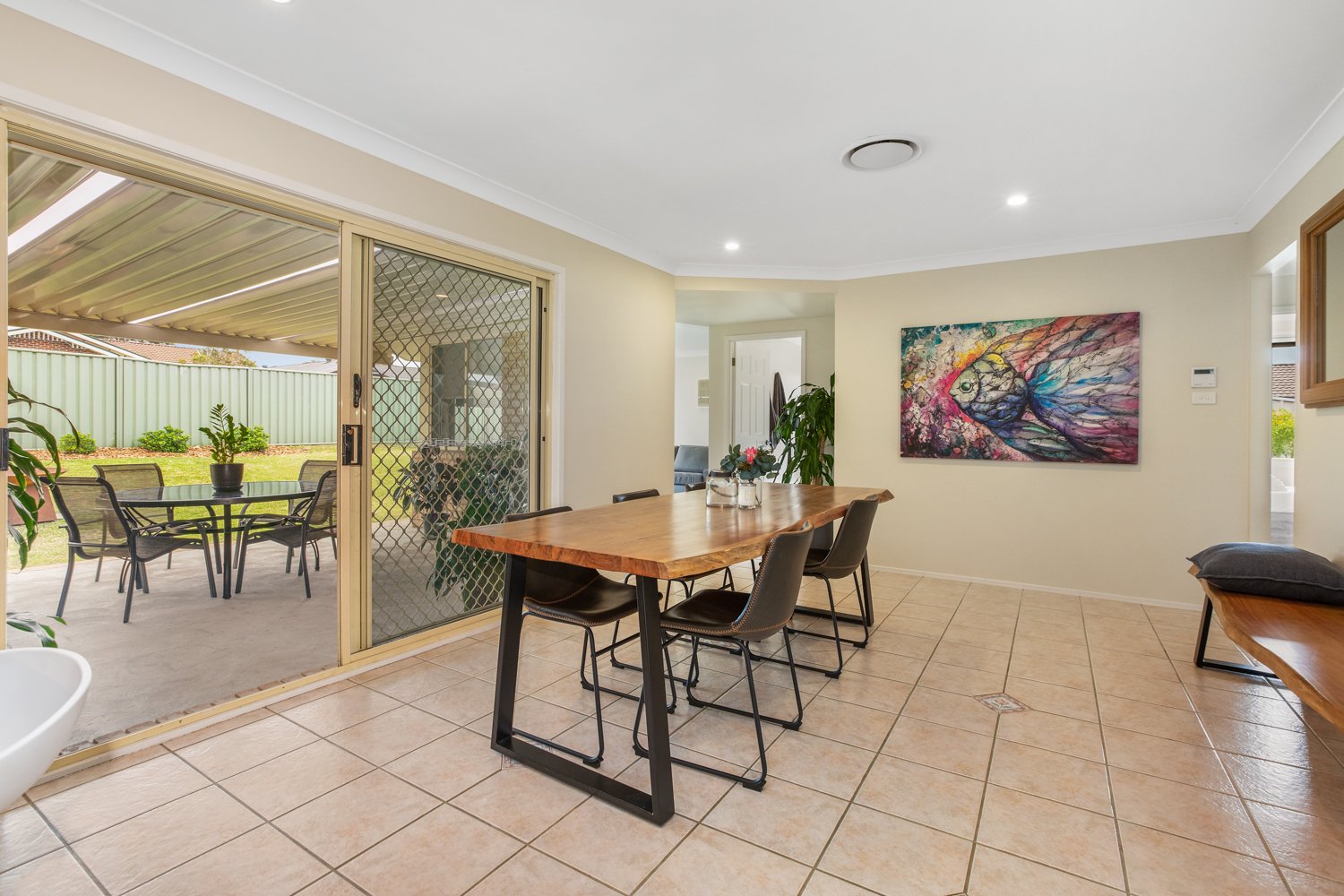 8 Royal Oak Avenue THORNTON 9