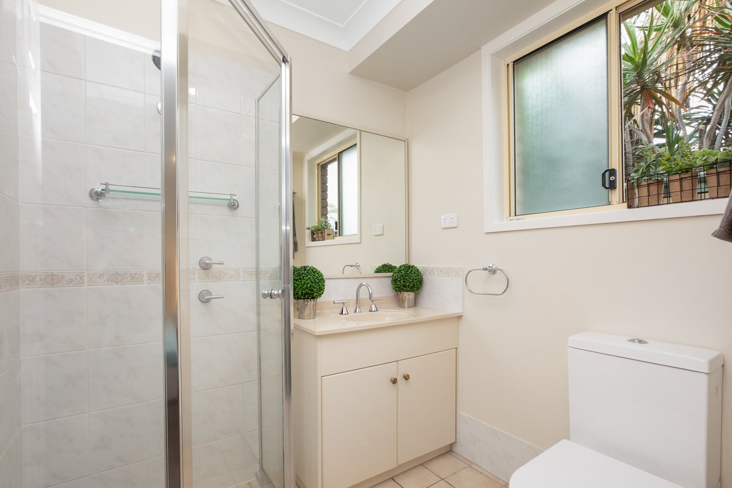 8 Royal Oak Avenue THORNTON 18