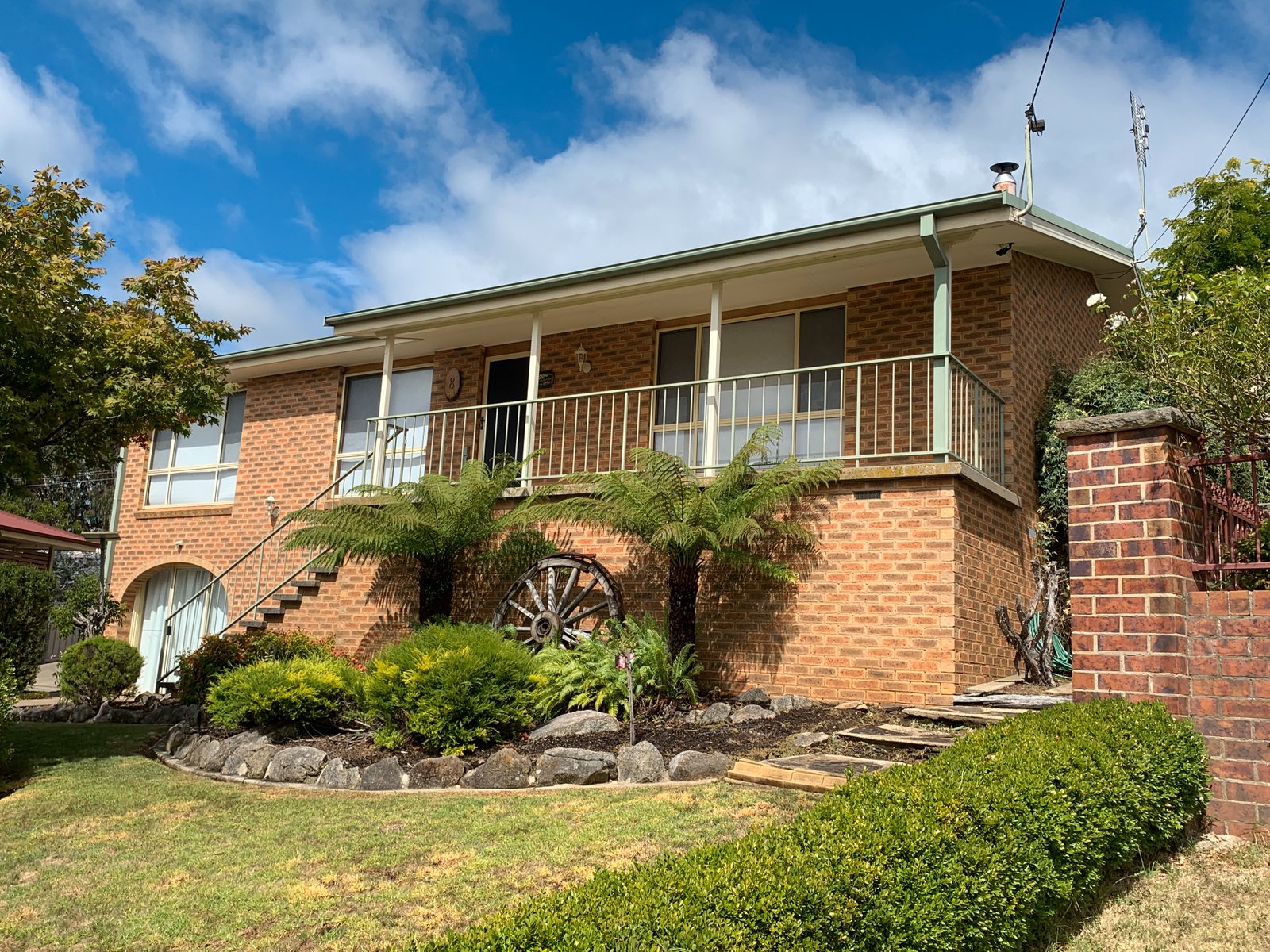 8 Royden Close BATLOW 1