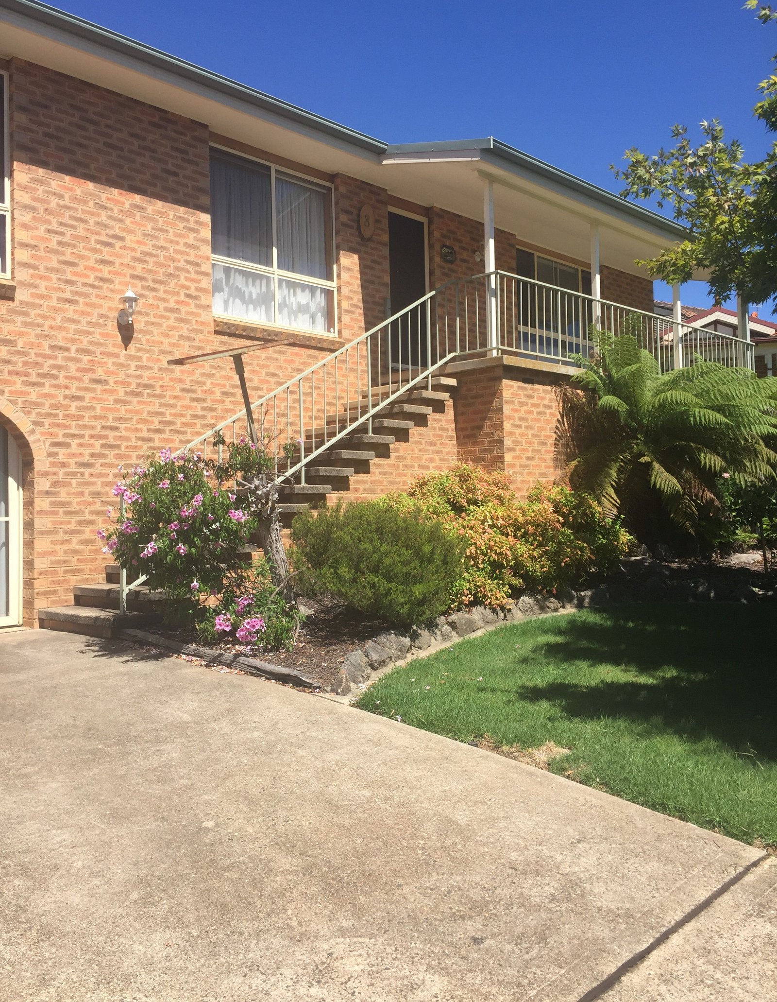 8 Royden Close BATLOW 1