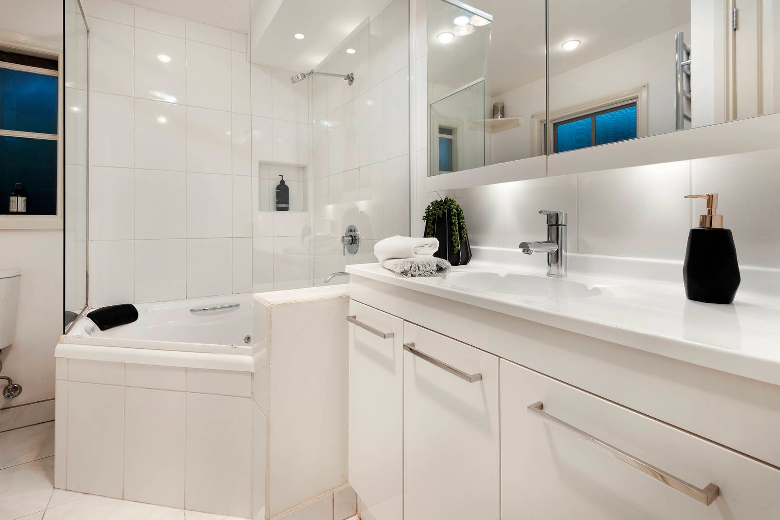 Real Estate and Property in 8 Russell Road, Warrandyte, VIC