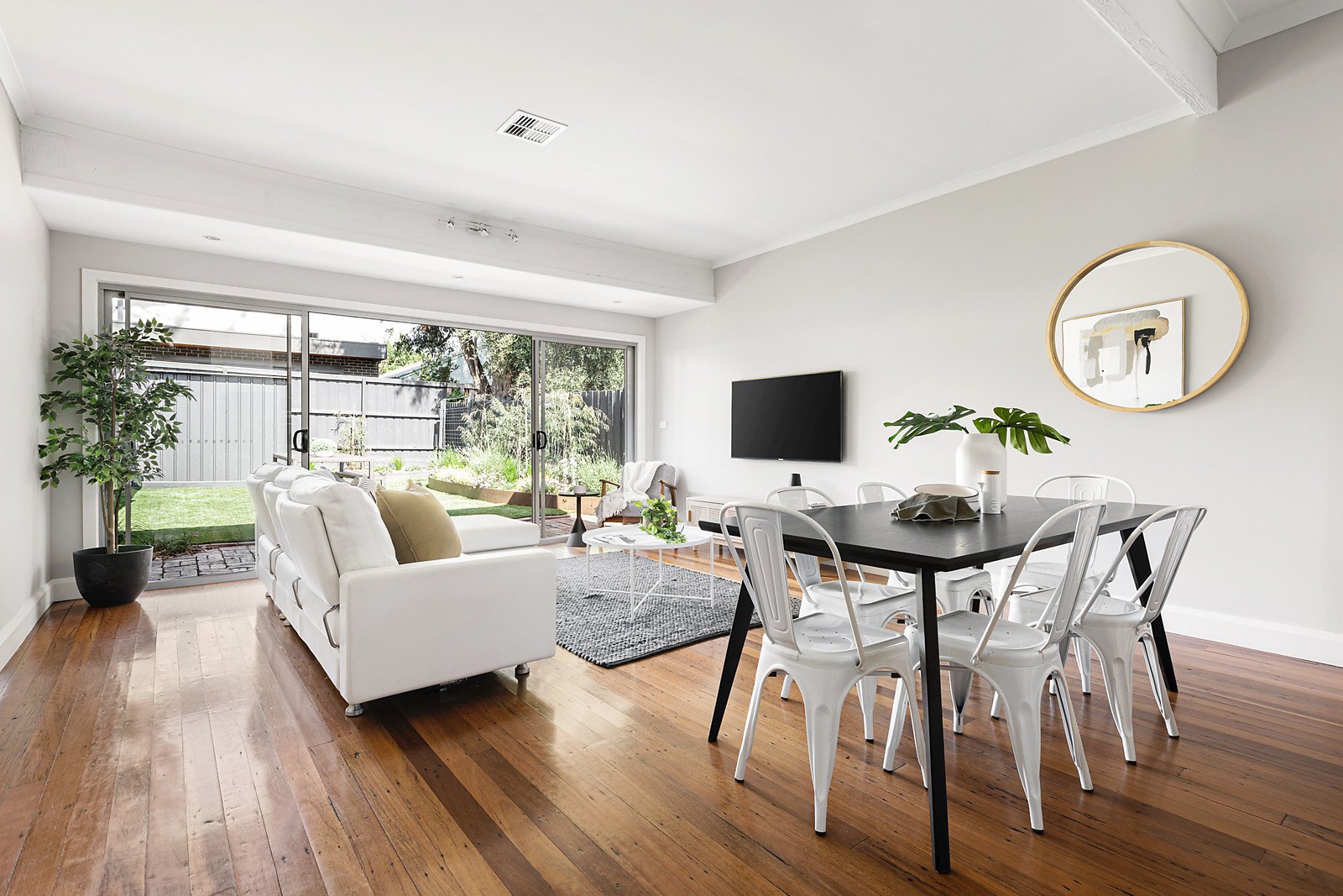 8 Salisbury Grove, Northcote VIC 3070
