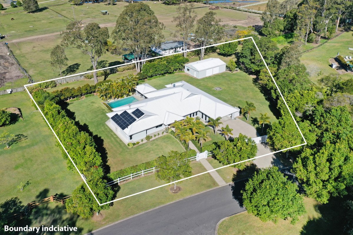 8 Samuel Drive TALLEBUDGERA 4
