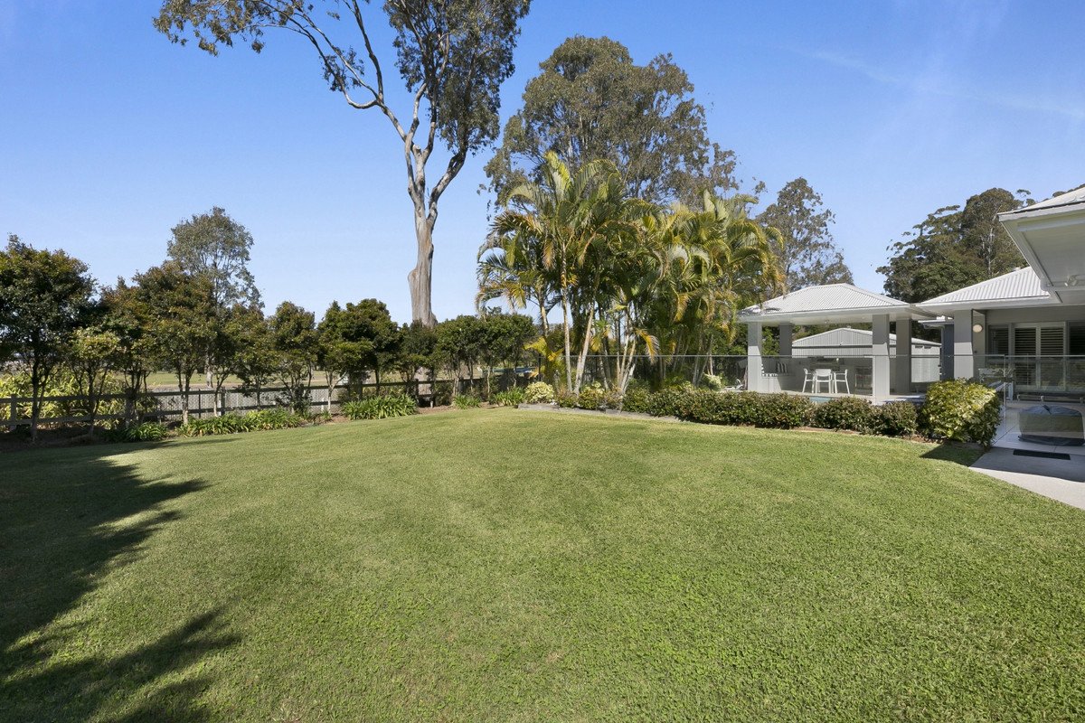 8 Samuel Drive TALLEBUDGERA 5