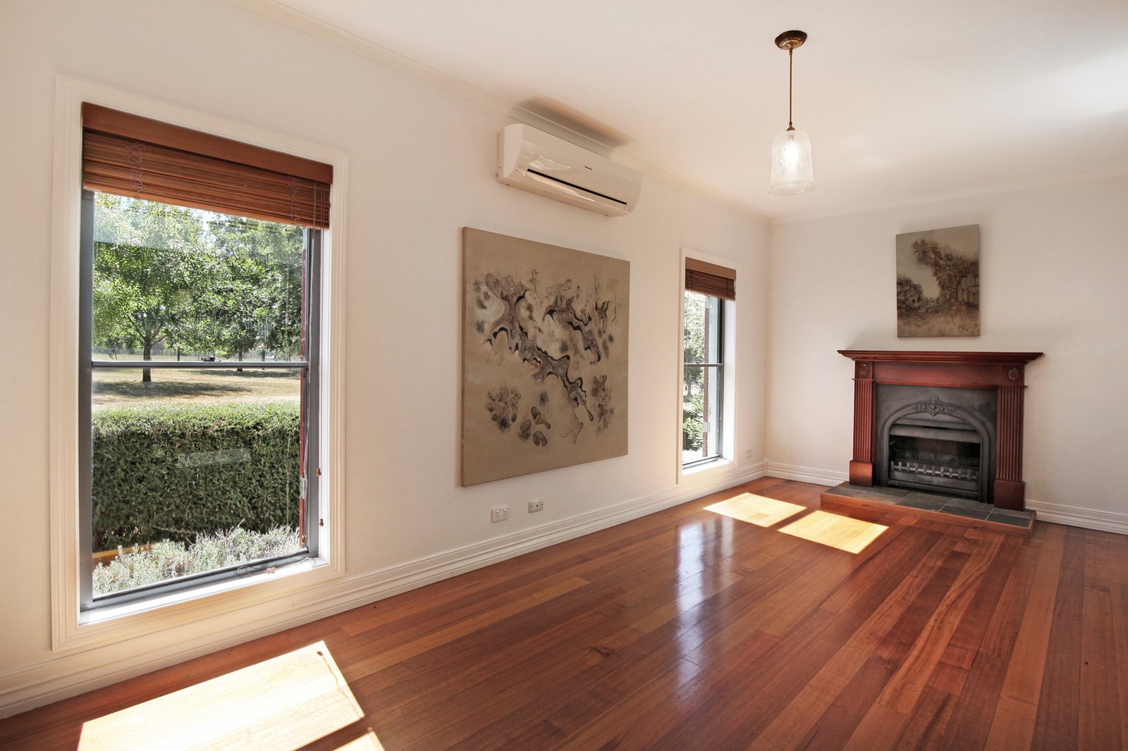 Real Estate and Property in 8 Scotia Place, Woodend, VIC