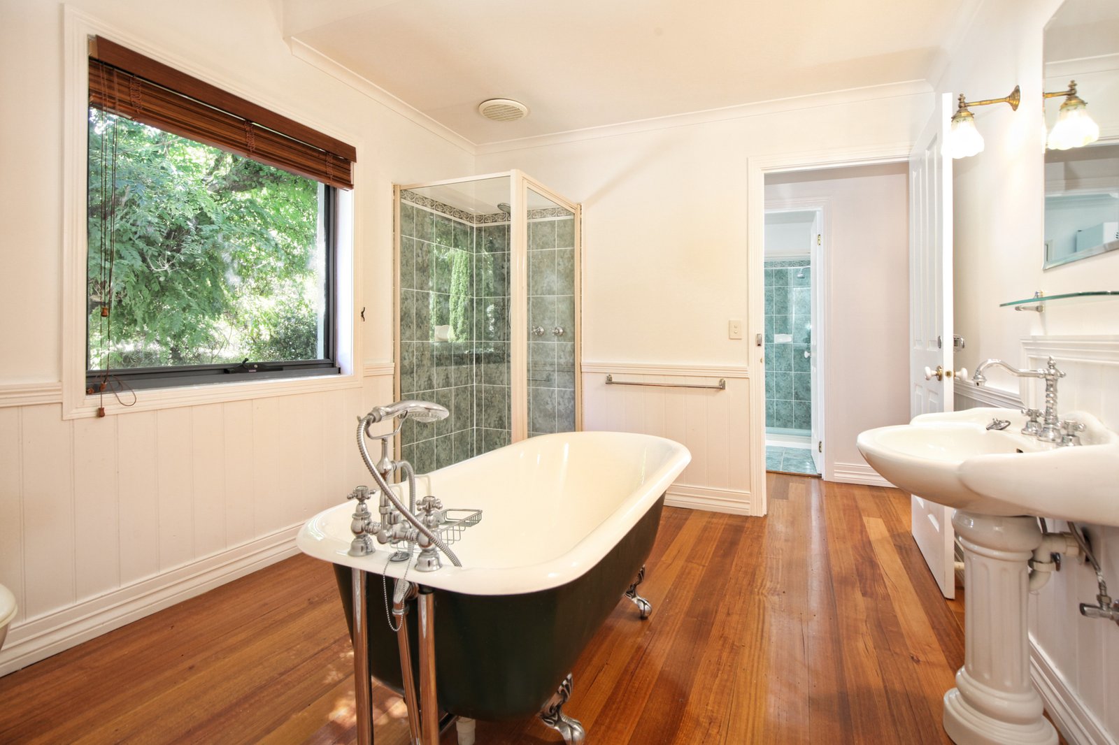 Real Estate and Property in 8 Scotia Place, Woodend, VIC