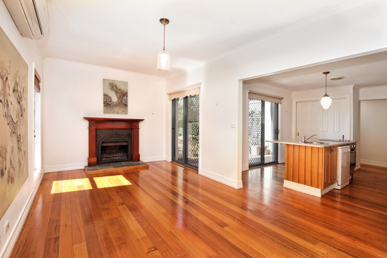 Real Estate and Property in 8 Scotia Place, Woodend, VIC