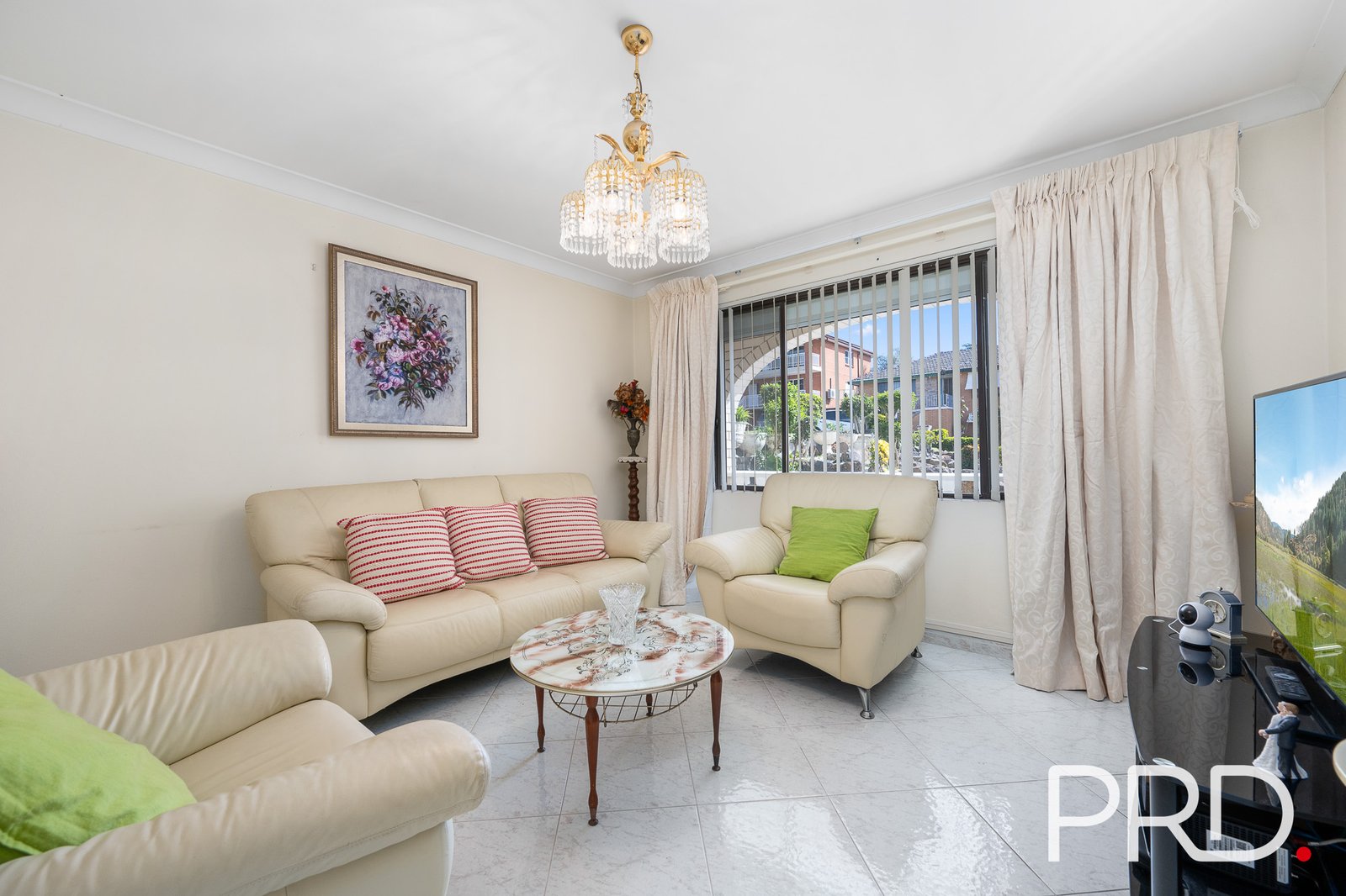 8 Segefield Place CASULA 2